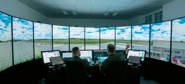 Gesamtansicht des Towersimulators während des Simulationsbetriebes. (Foto: Bundesheer/KdoLuU)