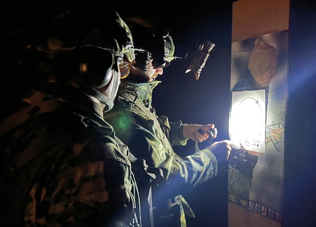 Die Treffer werden ausgewertet. (Foto: Bundesheer/Gerald Weihs)