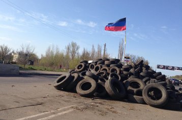 Ein von Separatisten betriebener Checkpoint im Bezirk Donezk im April 2014. (Foto: Aleksandr Sirota, CC BY-SA 3.0)