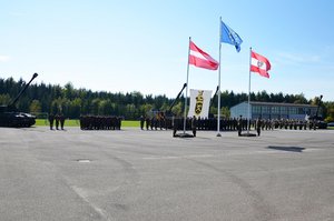 Zum Abschluss der Ausbildung gab es ein gemeinsames Antreten der österreichischen und lettischen Soldaten. (Foto: Bundesheer/Gerald Grestenberger)