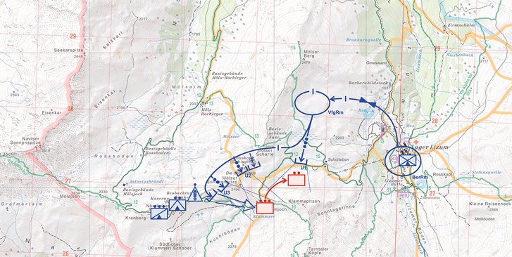 Die verstärkte Hochgebirgskompanie greift den Gegner beim Klammjoch mit vorgestaffelter Aufklärung und Einsatz von PAL, sGrW und Scharfschützen, über die Mölser Scharte und südwestlich des Kammes Rosskopf - Mölser Sonnenspitze, unter Einsatz von drei U-Elementen und einem zugsstarken Stoßelement, an.