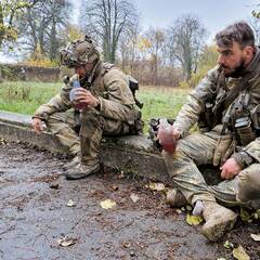 Den Fähnrichen ist die Dauerbelastung anzusehen. Sie wissen mit ihr umzugehen. (Foto: Bundesheer/Pierre Kugelweis)
