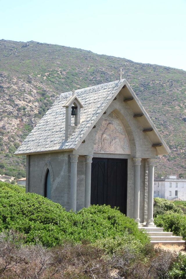 Diese Kapelle auf Asinara wurde von österreichisch-ungarischen Kriegsgefangenen errichtet. (Foto: Michela Simoncini/CC BY-SA 2.0)