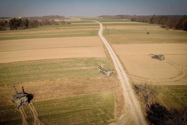 Die Koordinierung des Scharfschießens erfolgt in der Feuerleitstelle. (Foto: Bundesheer/Gerald Grestenberger)