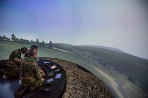 Ein Joint Fire Support Team übt im Simulator. (Foto: Norwegische Streitkräfte/Frederik Ringnes)