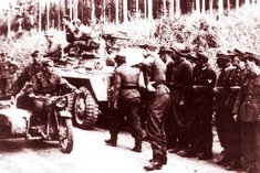 Eine US-Patrouille trifft bei Waidhofen/Ybbs auf deutsche Soldaten. (Foto: Stadtarchiv Waidhofen/Ybbs)