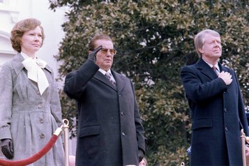 Jugoslawiens Staatschef Josip Broz "Tito" im Weißen Haus mit US-Präsident Jimmy Carter und dessen Gattin im Jahr 1978. (Foto: US National Archives and Record Documentation/gemeinfrei)