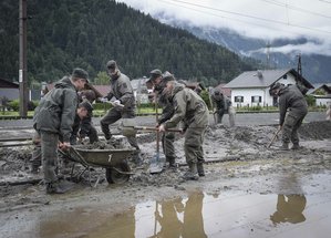 Soldaten des Bundesheeres bei einem Hilfseinsatz in der Steiermark nach einer Mure (Foto: HBF/Pusch)