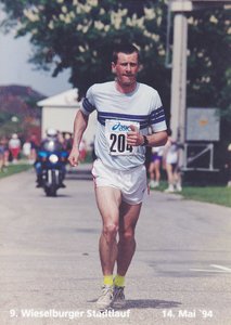 Luis beim Wieselburger Stadtlauf am 14. Mai 1994. (Foto: Archiv Wildpanner)