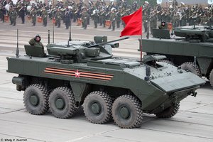 Der 8x8 Radschützenpanzerwagen der Bumerang-Familie hat ein Gefechtsgewicht von bis zu 20 Tonnen. (Foto: Vitaly V. Kuzmin, CC BY-SA 3.0)