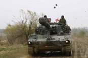 Die Panzerhaubitze der lettischen Soldaten ist mit der Flagge ihres Heimatlandes gekennzeichnet. (Foto: Bundesheer/Sascha Harold)