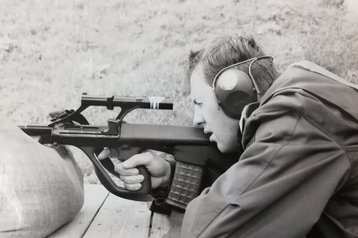 Josef Hatos zu Beginn seiner Karriere als Sportschütze 1996 mit dem Sturmgewehr 77. (Foto: Bundesheer/Böhm)