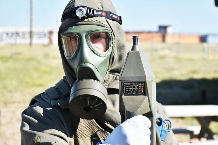 Das Flammenphotometer AP4C detektiert den Hautkampfstoff S-LOST während einer Übung mit realen Kampfstoffen. (Foto: Bundesheer/Friedrich Binder)