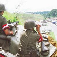 Zwei Soldaten in Stellung an der Grenze bei Spielfeld im Jahr 1991. (Foto: Bundesheer)