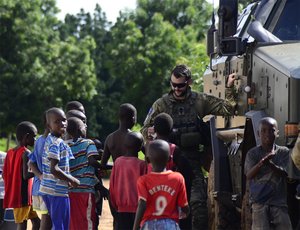 Beim Einsatz des Bundesheeres in Mali ist auch der Kontakt zur Bevölkerung wichtig. (Foto: Philip Bayer)