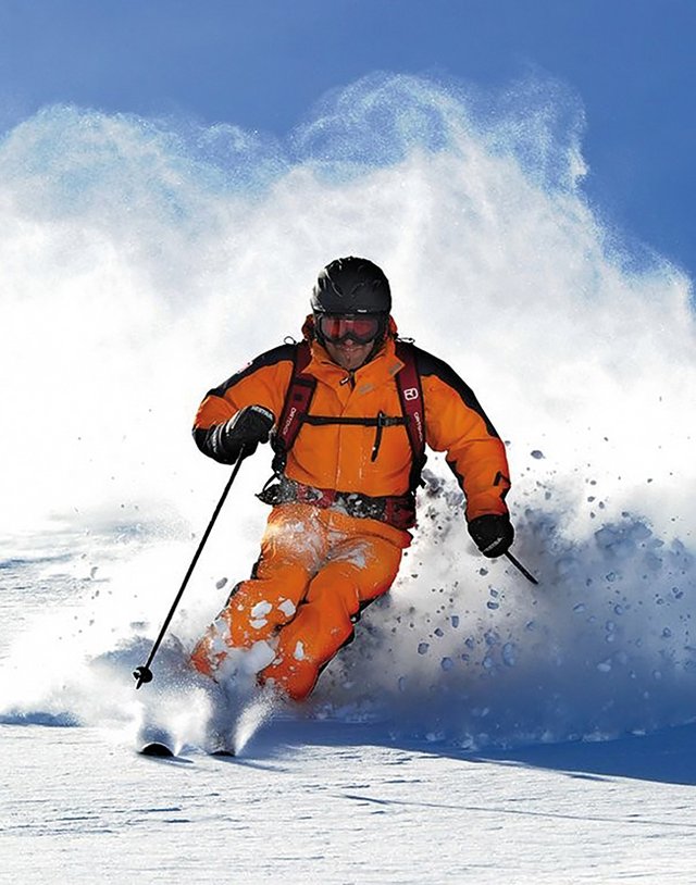 In der qualifizierten Schiausbildung wird die Heeresschilehreruniform als methodisches Mittel zur Verdeutlichung von Bewegungsabfolgen verwendet. (Foto: Bundesheer/Reinhold Lackner)