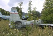 Flugzeugfracks beim Eingang zu den Kavernen in Zeljava. (Foto: Jerry Gunner, CC BY-SA 2.0)