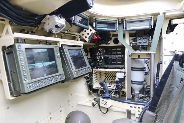 Kampfraum des  Mannschaftstransportpanzers „Pandur Evolution“ mit dem Platz des Kommandanten. (Foto: RedTD/Gerold Keusch)