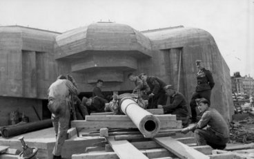 Nordfrankreich, Atlantikwall, deutscher Geschützbunker. (Foto: Bundesarchiv, Bild 101I-294-1531-14/Müller/CC-BY-SA 3.0)