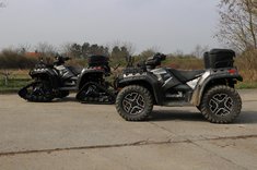 Ein Quad auf Raupe und eines auf Rädern im Vergleich. (Foto: Keusch)