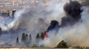 Der dichte Rauch und das Feuer stammen in erster Linien aus einem Gasbrand und nicht - wie medial verbreitet - von den Kampfhandlungen. (Foto: Bundesheer)