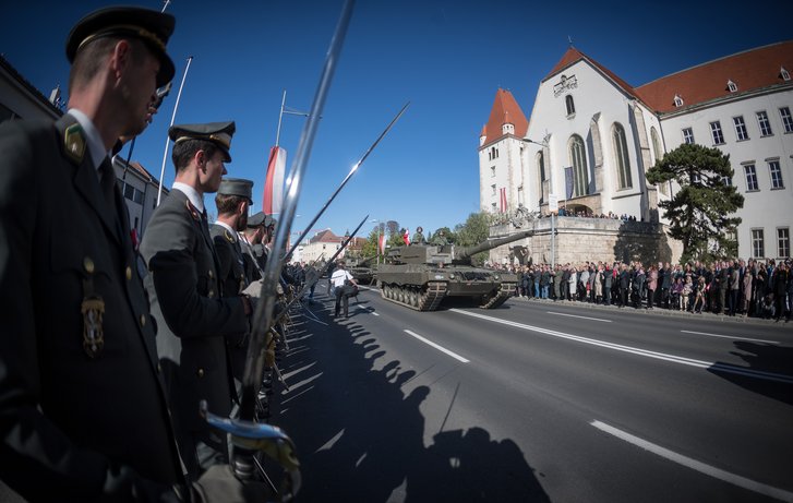 Der jährliche „Tag der Leutnante“ wird mit einer Parade auf der Grazerstraße gefeiert. (Foto: HBF/Trippolt)