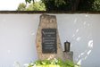 Dieser Gedenkstein am Friedhof von Reichersdorf erinnert an die ehemals dort bestatteten deutschen Soldaten, die in den Soldatenfriedhof Oberwölbling verlegt wurden. (Foto: RedTD/Gerold Keusch) 