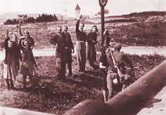 Österreichische Zivilisten begrüßen die Soldaten der Roten Armee. (Foto: HGM)