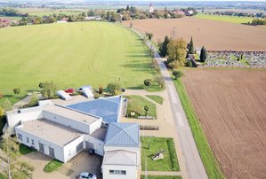 Das Museumsgebäude liegt mitten in der "Erinnerungszone" mit 500 Denkmölern und Grabanlagen. (Foto: Gabor Orban)(Foto: Gabor Orban)