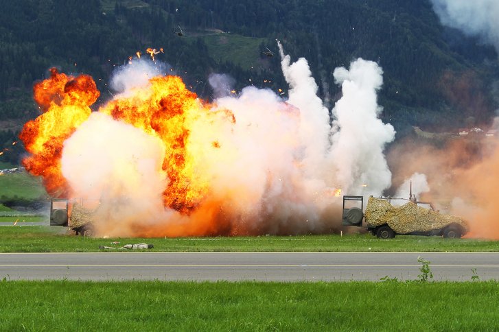 Pyrotechnik-Einsatz bei einer Gefechtsvorführung. (Foto: Bundesheer/Elisabeth Zechmeister)