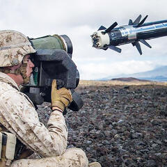 Die Javelin ist eine Anti Tank Guided Weapon, die auch gegen Luftfahrzeuge eingesetzt werden kann. (Foto: U.S. Marine Corps; gemeinfrei)