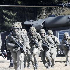 Infanteristen bei einer Luftlandeübung. (Foto: Bundesheer/Harald Minich)