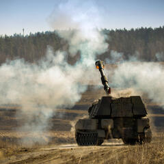 Eine Panzerhaubitze M-109 A5Ö im scharfen Schuss. (Foto: AAB4)