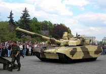 Der moderne Kampfpanzer T-84U „Oplot“ ist nur in begrenzter Stückzahl verfügbar. (Foto: Viktor Dashkiyeff, CC BY-SA 2.0)