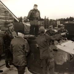 Nach dem Ende des Kalten Krieges besucht eine Delegation einer Armee eines ehemaligen Warschauer-Pakt-Staates die Ostarrichi-Kaserne in Amstetten. (Foto: Archiv Jägerbataillon 12)