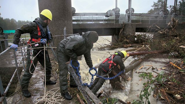 (Foto: Bundesheer/Felix Höbarth; Montage: H.P. Rizzardi)