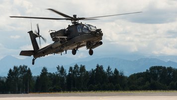 Ein US-Hubschrauber landet am Flughafen Linz-Hörsching. (Foto: Bundesheer/Kommando Luftstreitkräfte)