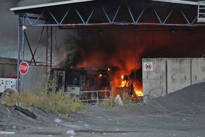 Der Grenzübergang „Gate 1“ im Norden des Kosovos wurde von Demonstranten besetzt  und niedergebrannt. (Foto: ORFBtl)