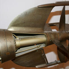 Torpedoschwanz, Differential für gegenläufige 2-Blatt Propeller, Auspuff durch Nabe. (Foto: Marine Museum Split)
