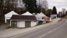 In diesen Gebäuden neben der ehemaligen B1 befand sich der Eingang zu einem Stollen in Amstetten. (Foto: Keusch)