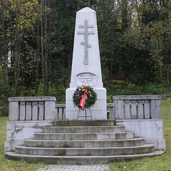 Denkmal in einem der beiden Wieselburger Lagerfriedhöfe. (Foto: Franz Wiesenhofer)