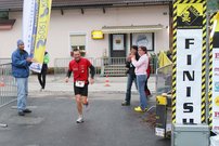 Geschafft! Noch ein paar Meter bis zum endgültig letzten Zieleinlauf. (Foto: Werner Planer)