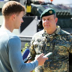 Der Militärkommandant informiert die Presse über die aktuelle Lage. (Foto: Bundesheer/Rebecca Heindl)