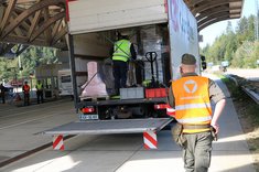 Kontrolle eines einreisenden LKW nach Österreich auf der Grenzstation Karawankentunnel. (Foto: TD/Keusch)