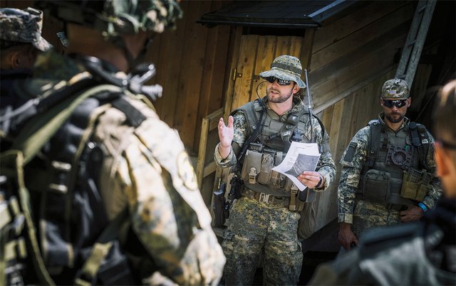 Militärische Führungskräfte müssen in der Lage sein, Entscheidungen zu treffen, ihre Einheiten zu führen und effektiv zu kommunizieren. (Foto: Bundesheer/Daniel Trippolt)