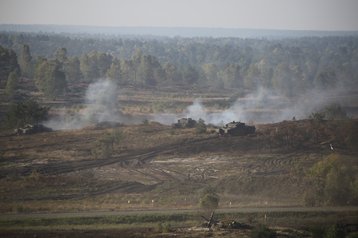 Die Grenadiere des Panzergrenadierbataillons 35 aus Großmittel führen mit ihren „Ulan“ den Feuerkampf im Verzögerungsgefecht. (Foto: Deutscher Heeresverbindungsstab im BMLV)