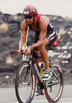 Ironman Hawaii 2006: Bernhard Keller auf dem Rad. (Foto: Archiv Keller) 