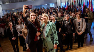 Das Foto zeigt die Verteidigungsministerin Klaudia Tanner und Mitarbeiterinnen des Bundesheeres. (Foto: Bundesheer/Carina Karlovits)
