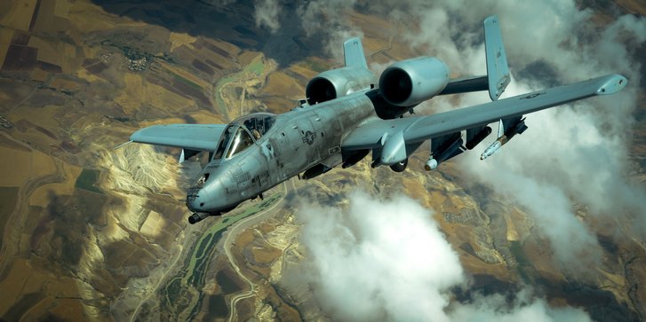 Ein A-10 Thunderbolt der U.S. Air Force über dem Irak. (Foto: U.S. Air Force, gemeinfrei)