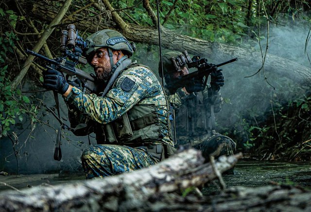 Die Soldaten der 7.Jägerbrigade/Jagdkampf beherrschen die speziellen Gefechtstechniken des Jagdkampfes. (Foto: Kdo7.JgBrig/JaK)